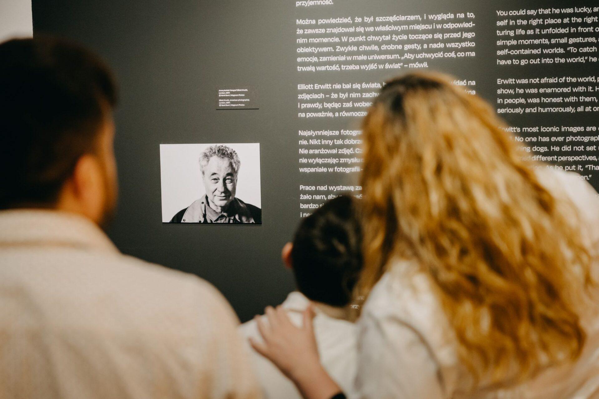 Wystawa zdjęć fotografa Elliotta Erwitta w Domu Spotkań z Historią. 