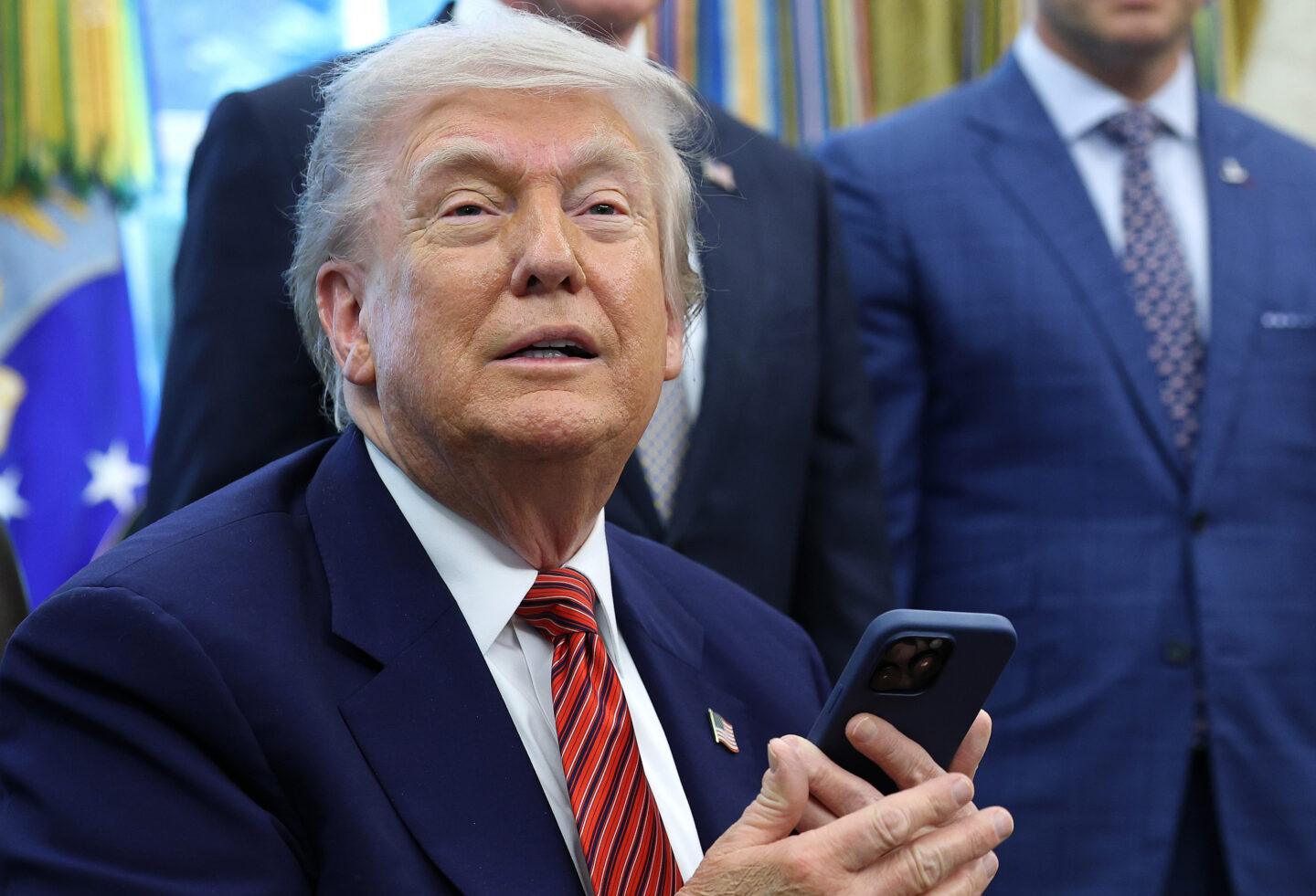Donald Trump. Fundusze inwestycyjne płacą za szybszy dostęp do wpisów publikowanych przez prezydenta USA.
