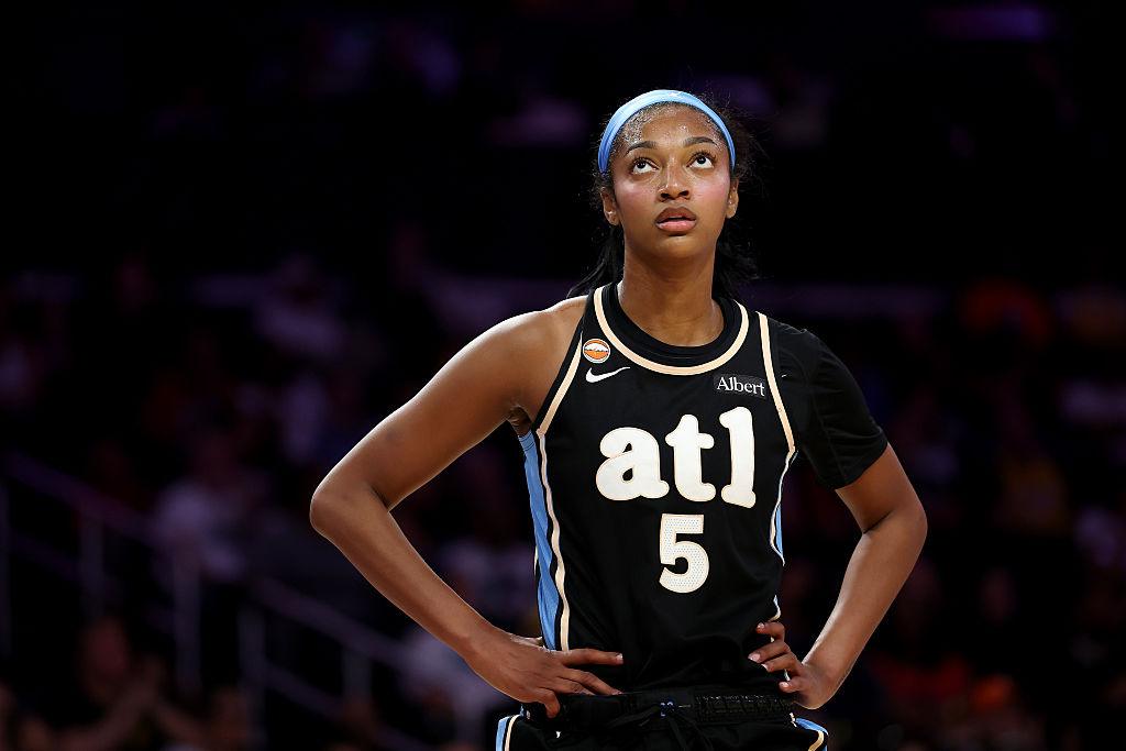 Angel Reese podczas meczu WNBA