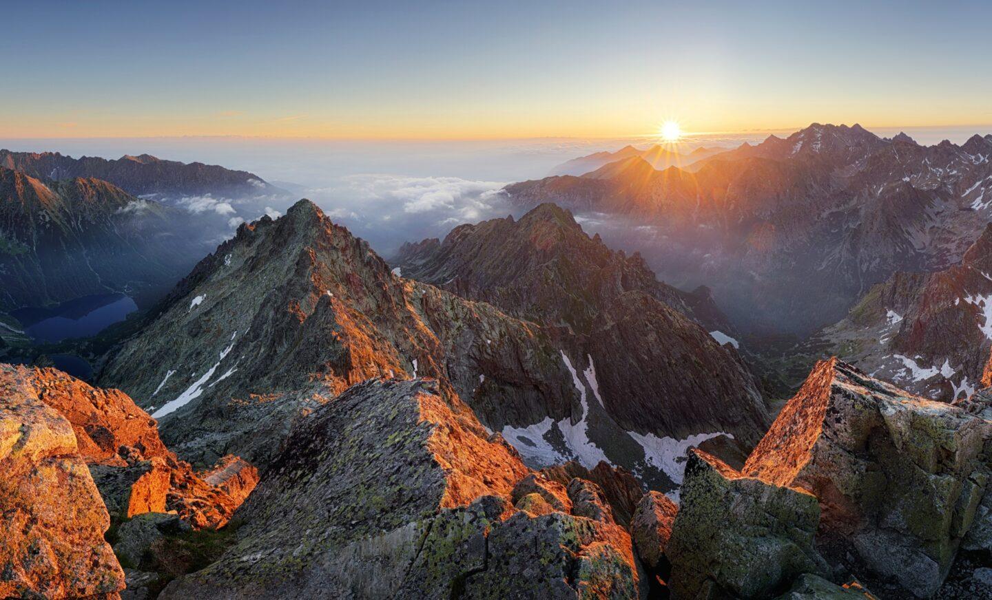 Tatry to najwyższe polskie góry. Przyciągają miliony turystów