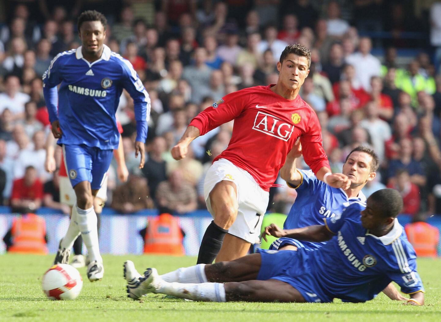 Cristiano Ronaldo w koszulce Manchesteru United ze sponsorem AIG