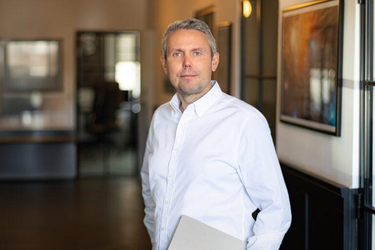 Konrad Piechota, prezes Helpfind