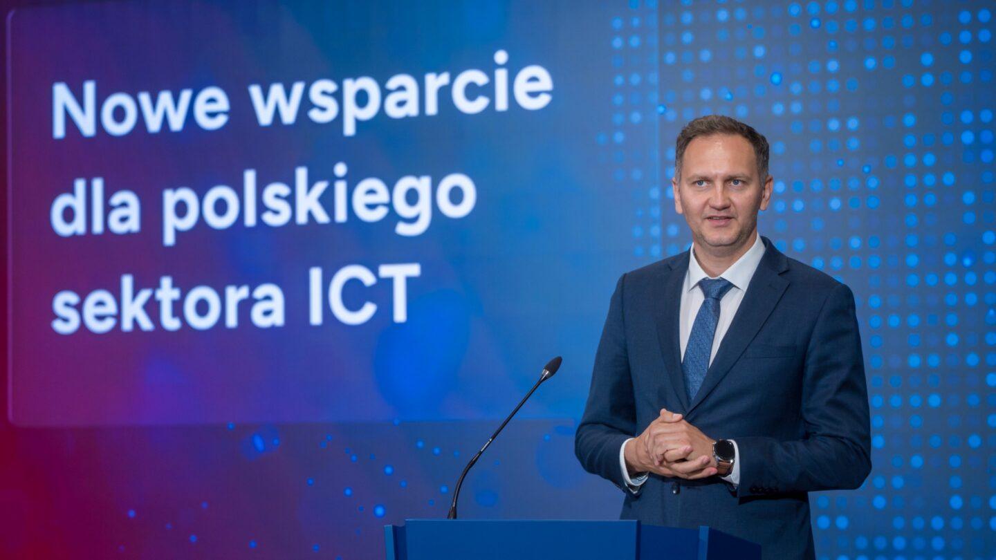 Wiceminister cyfryzacji Rafał Rosiński podczas prezentacji nowego portalu dla sektora ICT. Fot. mat. prasowe