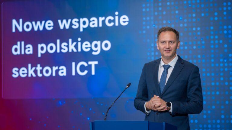 Wiceminister cyfryzacji Rafał Rosiński podczas prezentacji nowego portalu dla sektora ICT. Fot. mat. prasowe