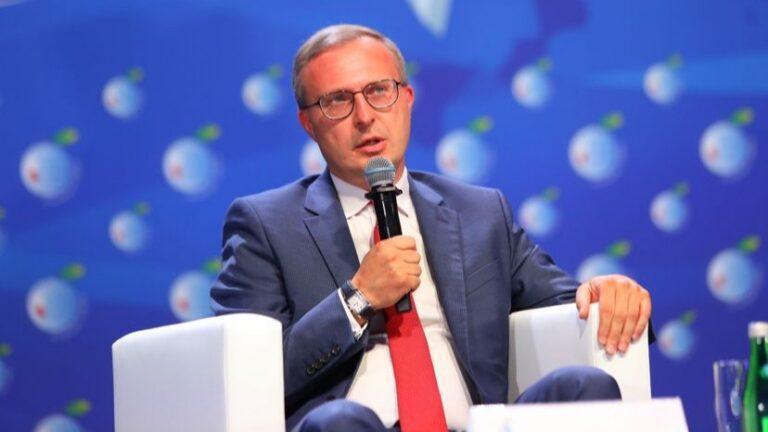 Paweł Borys podczas panelu na Forum Ekonomicznym w Karpaczu. Fot. mat. prasowe