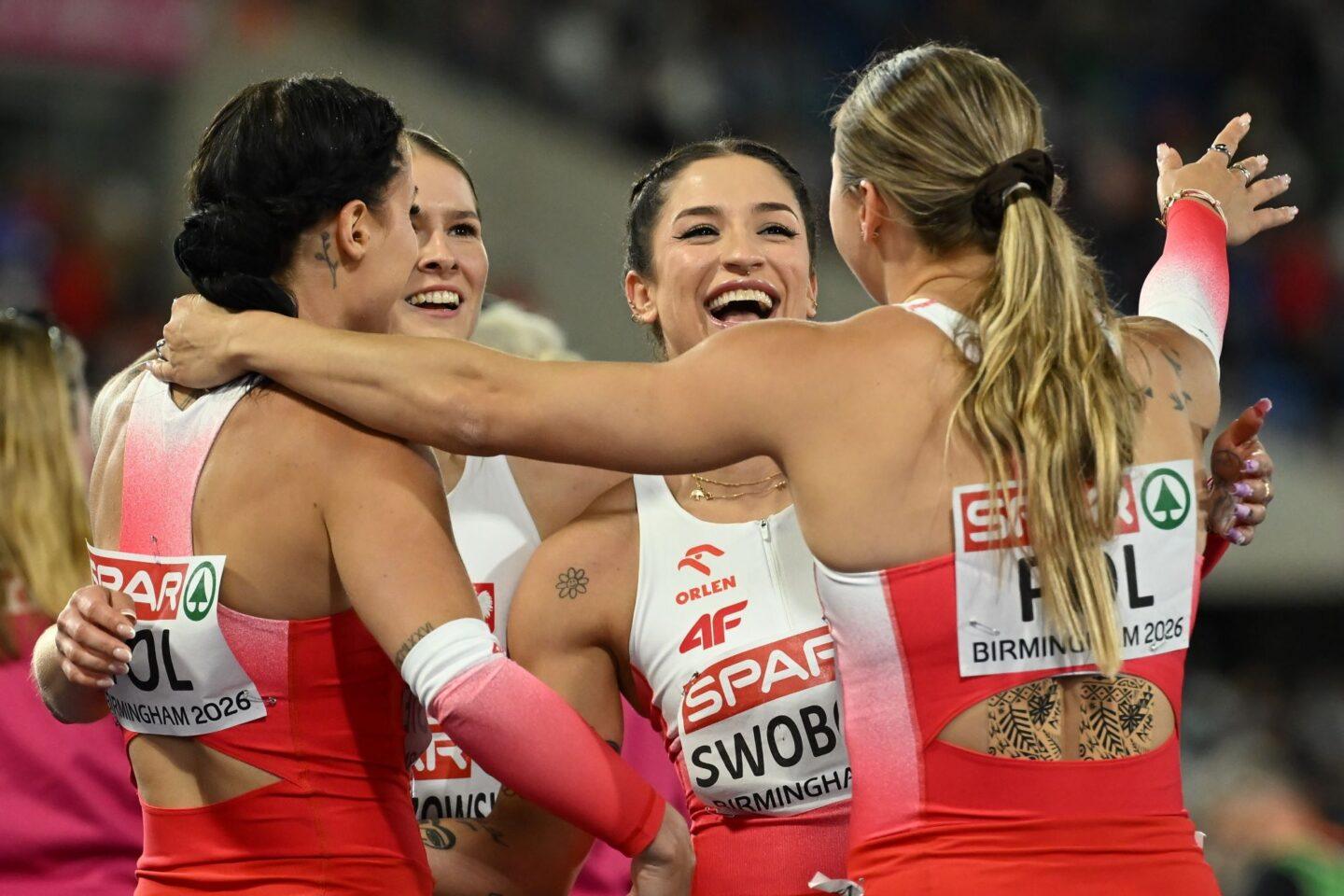 Polska sztafeta, od lewej Magdalena Stefanowicz, Pia Skrzyszowska, Ewa Swoboda i Kryscina Cimanouska po biegu finałowym 4x100 m