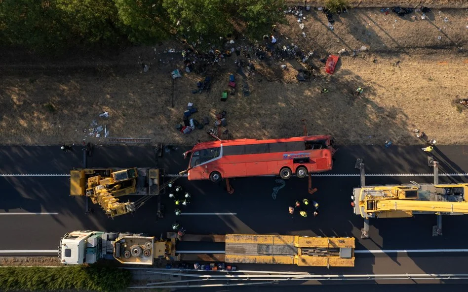 Polski autokar po wypadku na Węgrzech. Fot. PAP/EPA/ZOLTAN MATHE