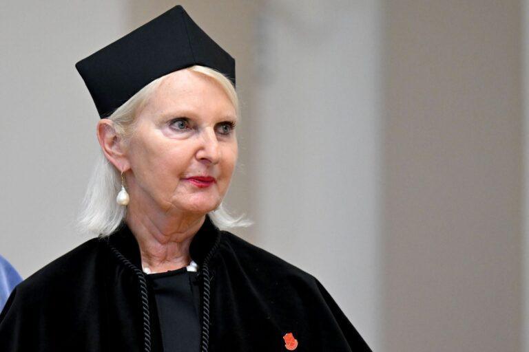 Profesor Maria Siemionow