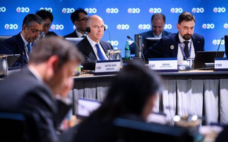 Minister finansów Rosji Anton Siłuanow (na zdjęciu druga osoba od prawej) na szczycie G20 w USA