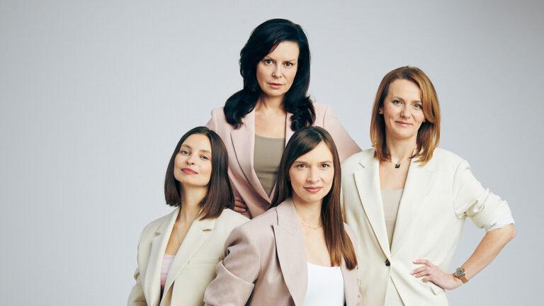 Od góry, od lewej: Magdalena Janczewska, dr Anna Mazurkiewicz-Pisarek, Agata Stefanek, Alina Mazurkiewicz, założycielki Science4Beauty.