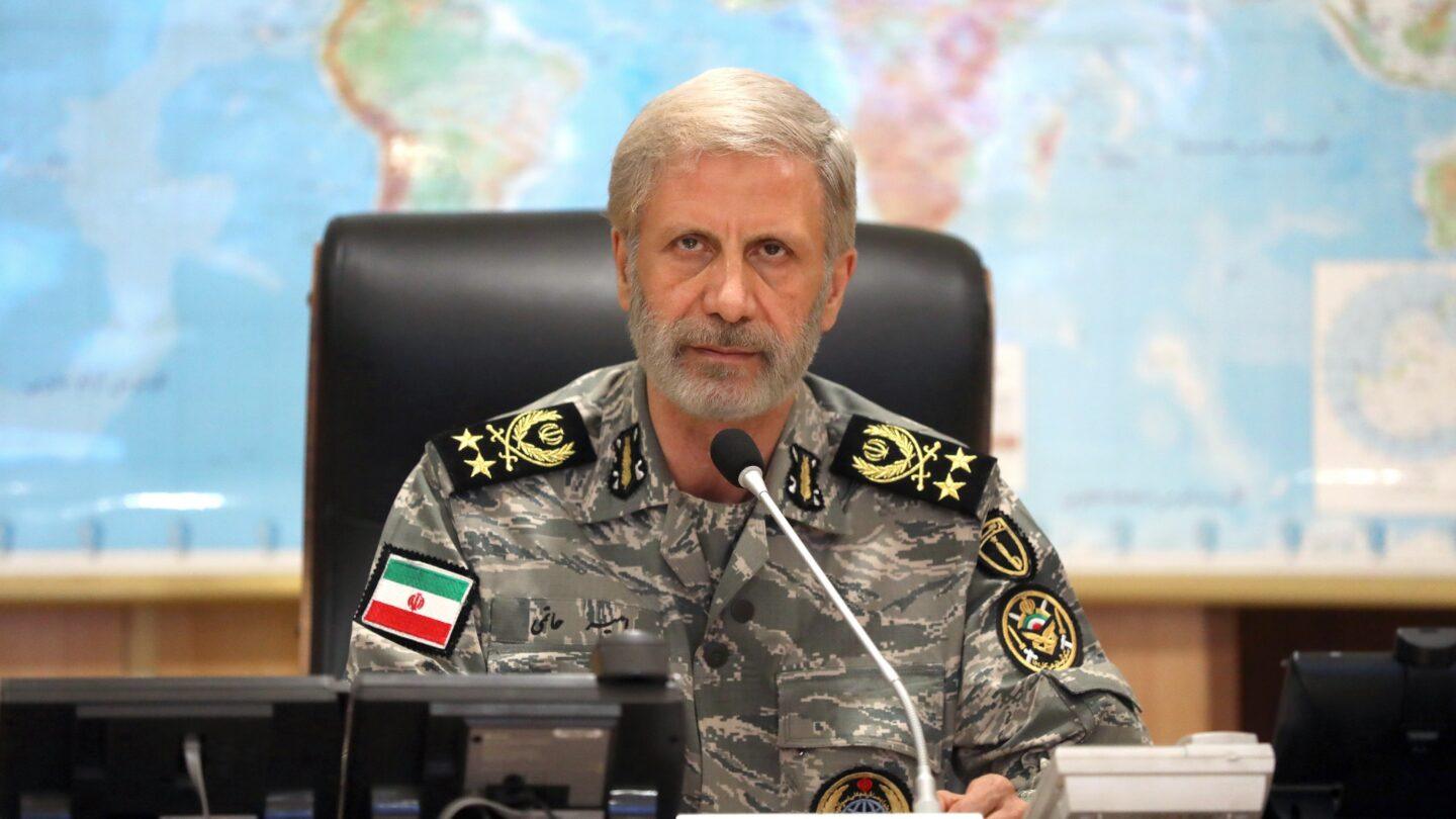 Szef sztabu generalnego armii Iranu gen. Amir Hatami. Fot. Iranian Army/Handout/Anadolu via Getty Images