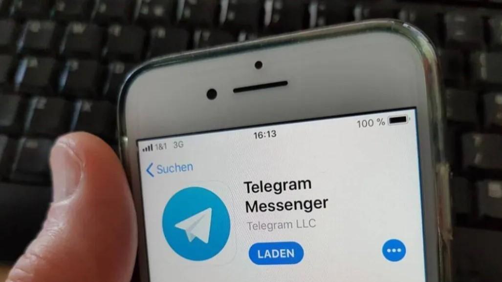 Aplikacja Telegram w App Store. Fot. PAP/EPA/MAURITZ ANTIN
