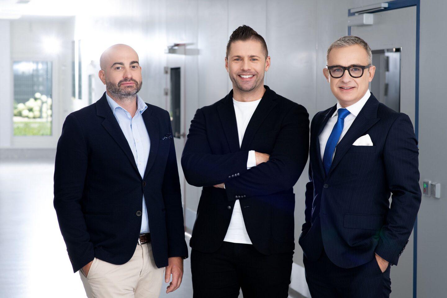 Zarząd Quantum Innovations, od lewej: Pawlos Mandzios, Przemysław Furdal oraz dr n. med. Grzegorz Suwalski