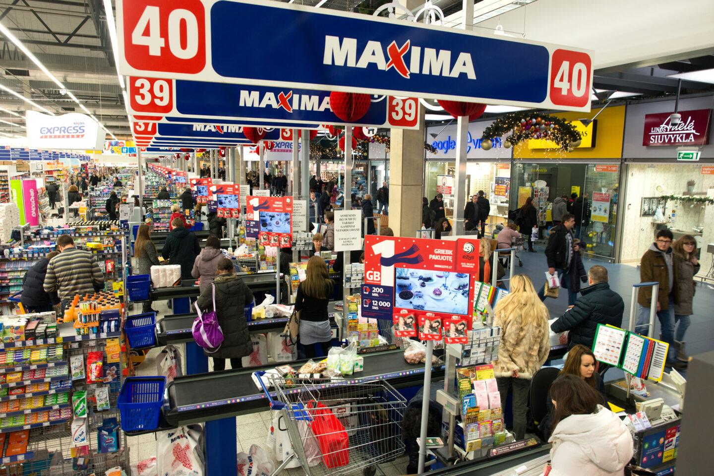 Kasy w supermarkecie sieci Maxima w centrum handlowym Akropolis w Wilnie.