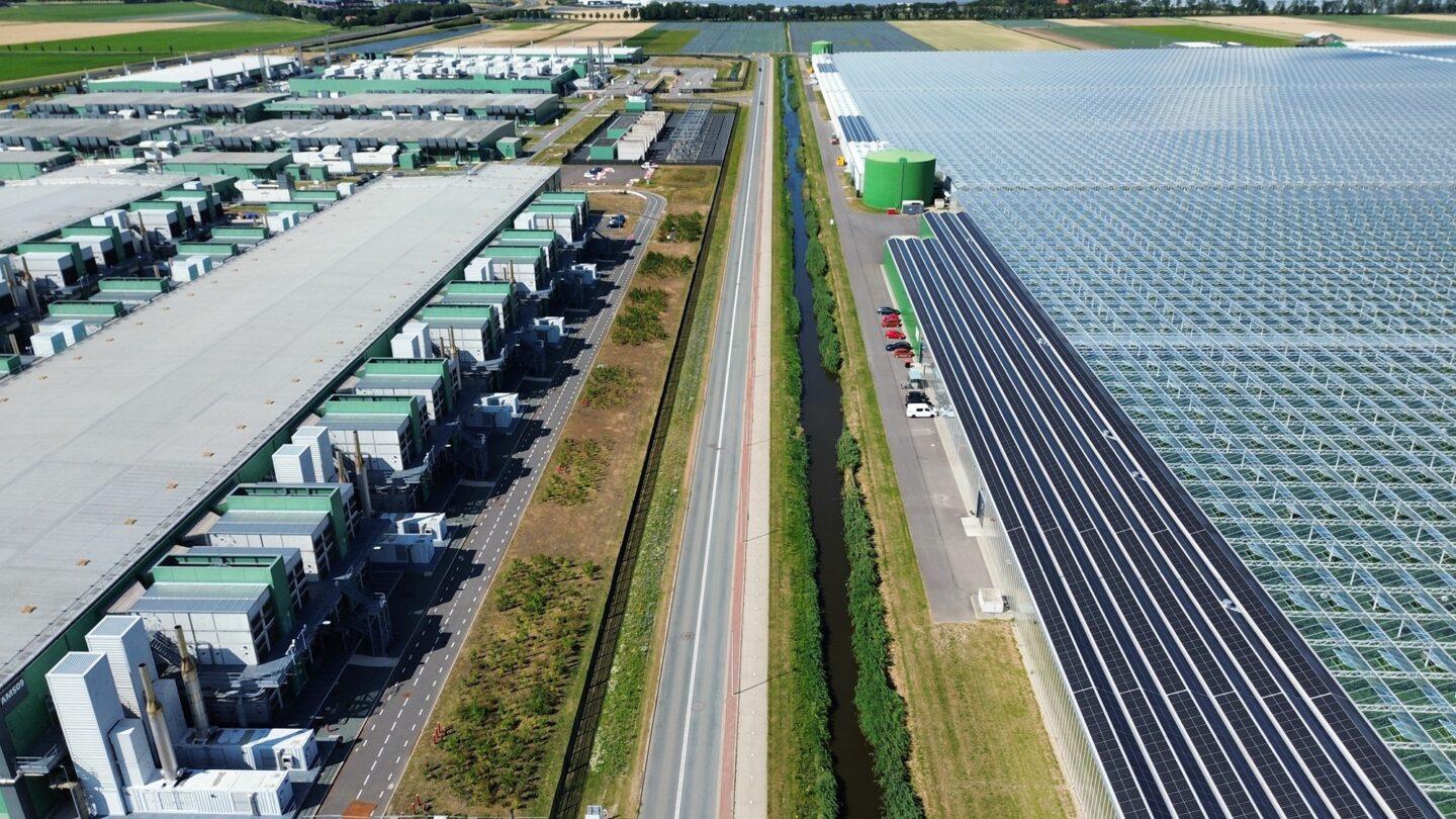 Wielkie centrum danych firmy Microsoft w Holandii. Amerykański gigant inwestuje kilkadziesiąt miliardów dolarów w nowe projekty. Wyzwaniem jest dostęp do energii - i koszty z tym związane