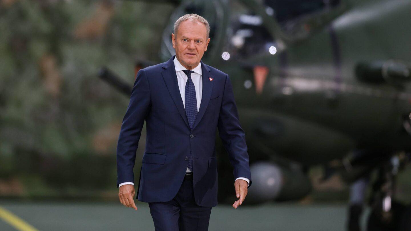 Premier Donald Tusk na terenie Wojskowych Zakładów Lotniczych Nr 1 S.A. w Łodzi