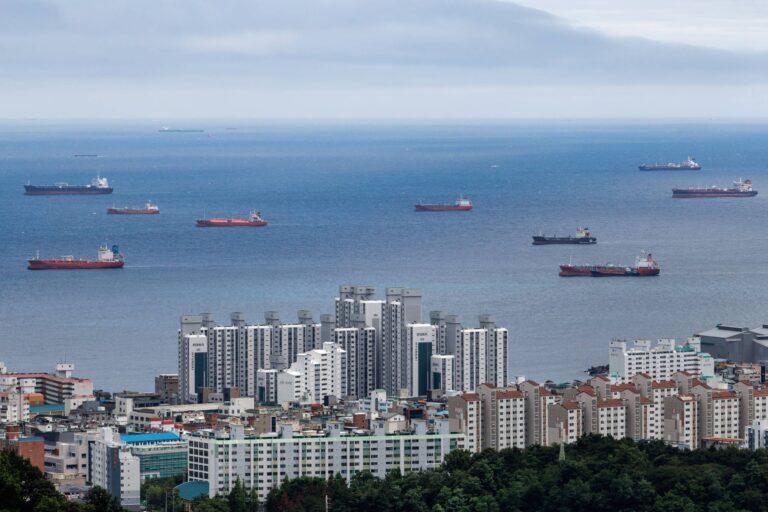 Tankowce u wybrzeży Ulsan w Południowej Korei