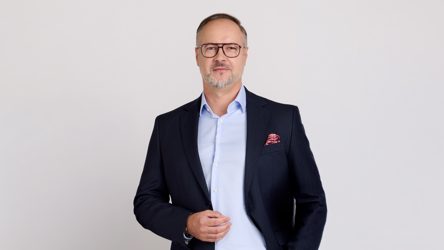 W warunkach rosnącej konkurencji i zmieniających się potrzeb pacjentów, rozwój portfolio jest dziś jednym z kluczowych źródeł wzrostu firm farmaceutycznych - mówi Bartosz Bobrzyk, RX Departament Director, STADA Pharm w Polsce. Fot. Materiały prasowe STADA.