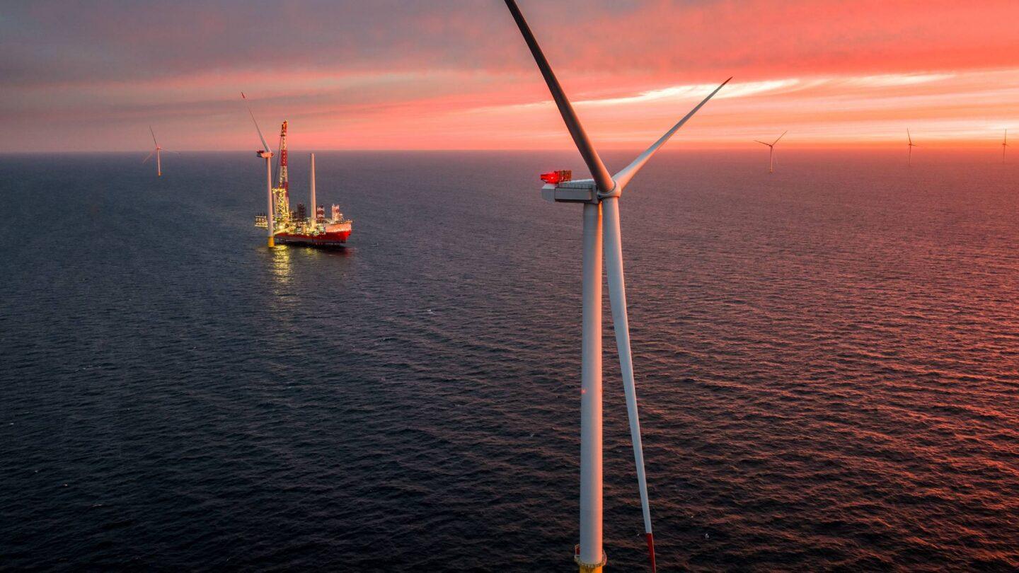 Widok na Baltic Power, farmę wiatrową Orlen