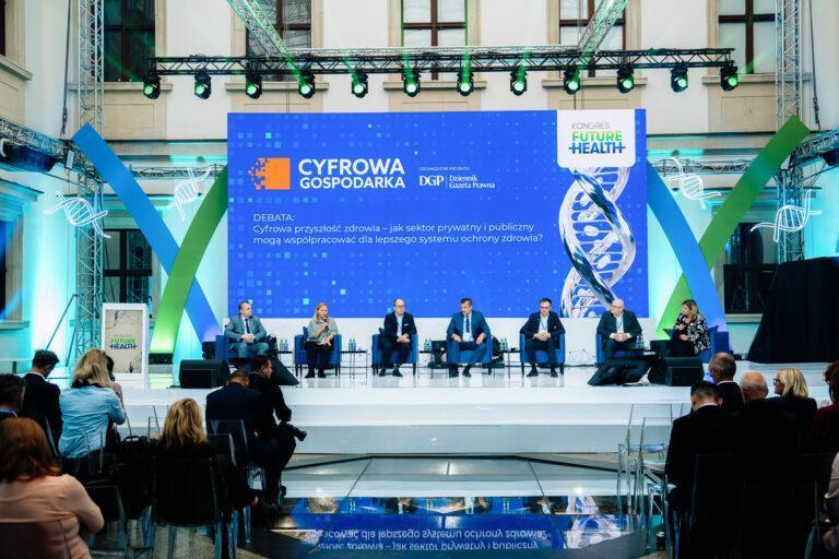 Pierwsza edycja Kongresu Future Health odbyła się 1 października 2025 r. w Zamku Ujazdowskim w Warszawie. Wydarzenie poświęcone było przyszłości ochrony zdrowia w obliczu dynamicznych zmian technologicznych, społecznych i organizacyjnych. I Kongres Future Health zgromadził przedstawicieli świata medycyny, biznesu, nauki oraz administracji publicznej, którzy wspólnie poszukiwali odpowiedzi na pytanie, jak przygotować system ochrony zdrowia na nadchodzącą transformację.