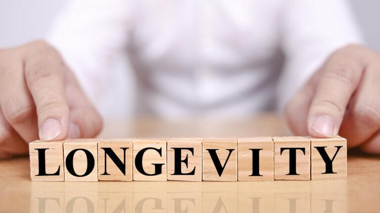 Badanie procesów starzenia skóry przyciąga coraz większą uwagę w obszarze longevity i jej znaczenie wykracza dziś daleko poza kwestie czysto estetyczne/fot. gettyimages