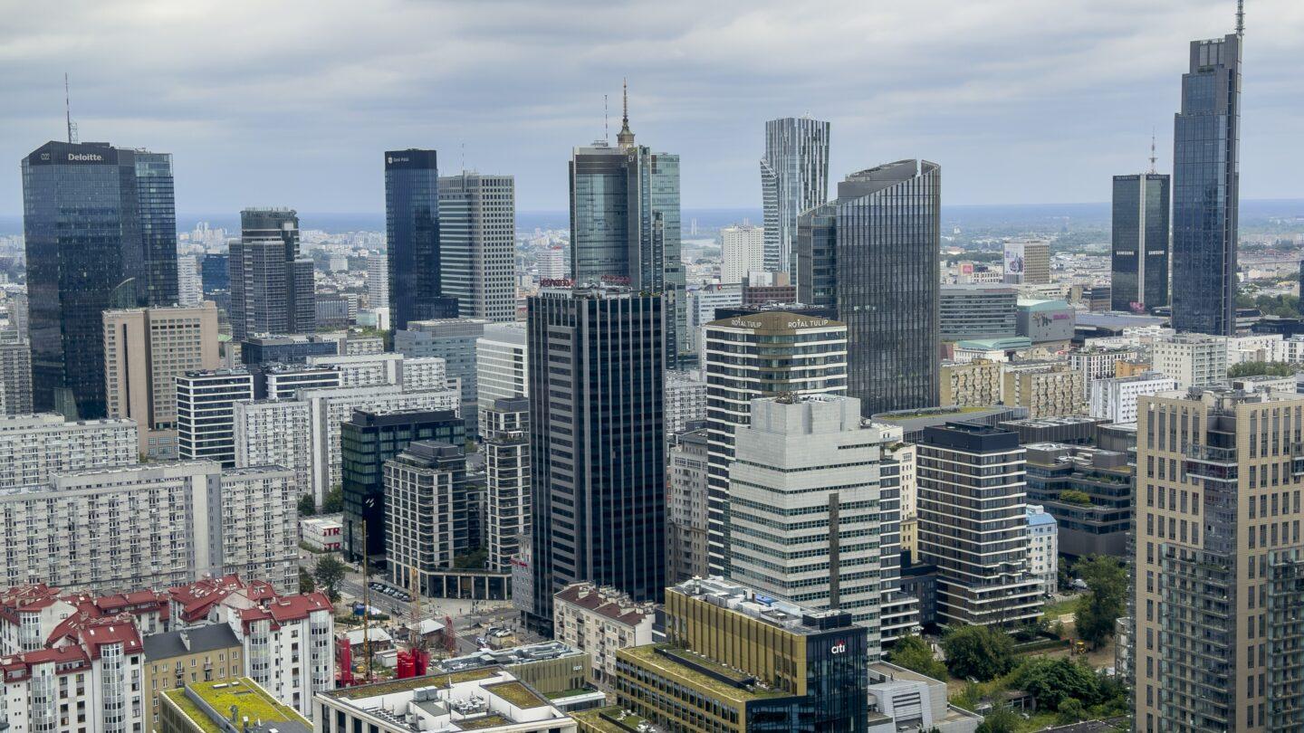 Miasto Warszawa. Fot. Andrzej Iwanczuk/NurPhoto via Getty Images