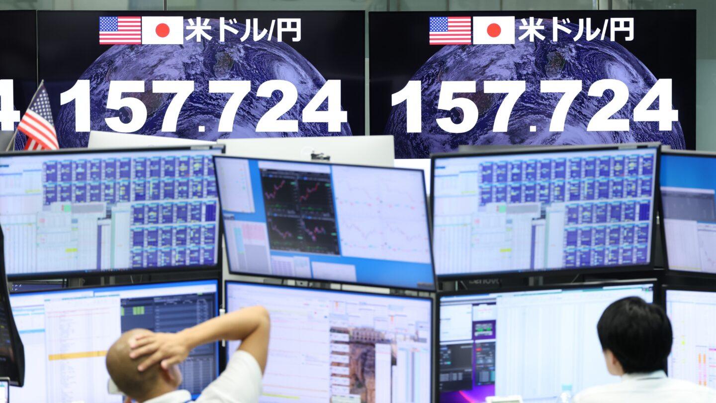 Japoński trading room brokera Gaitame. Fot. Kiyoshi Ota/Bloomberg via Getty Images