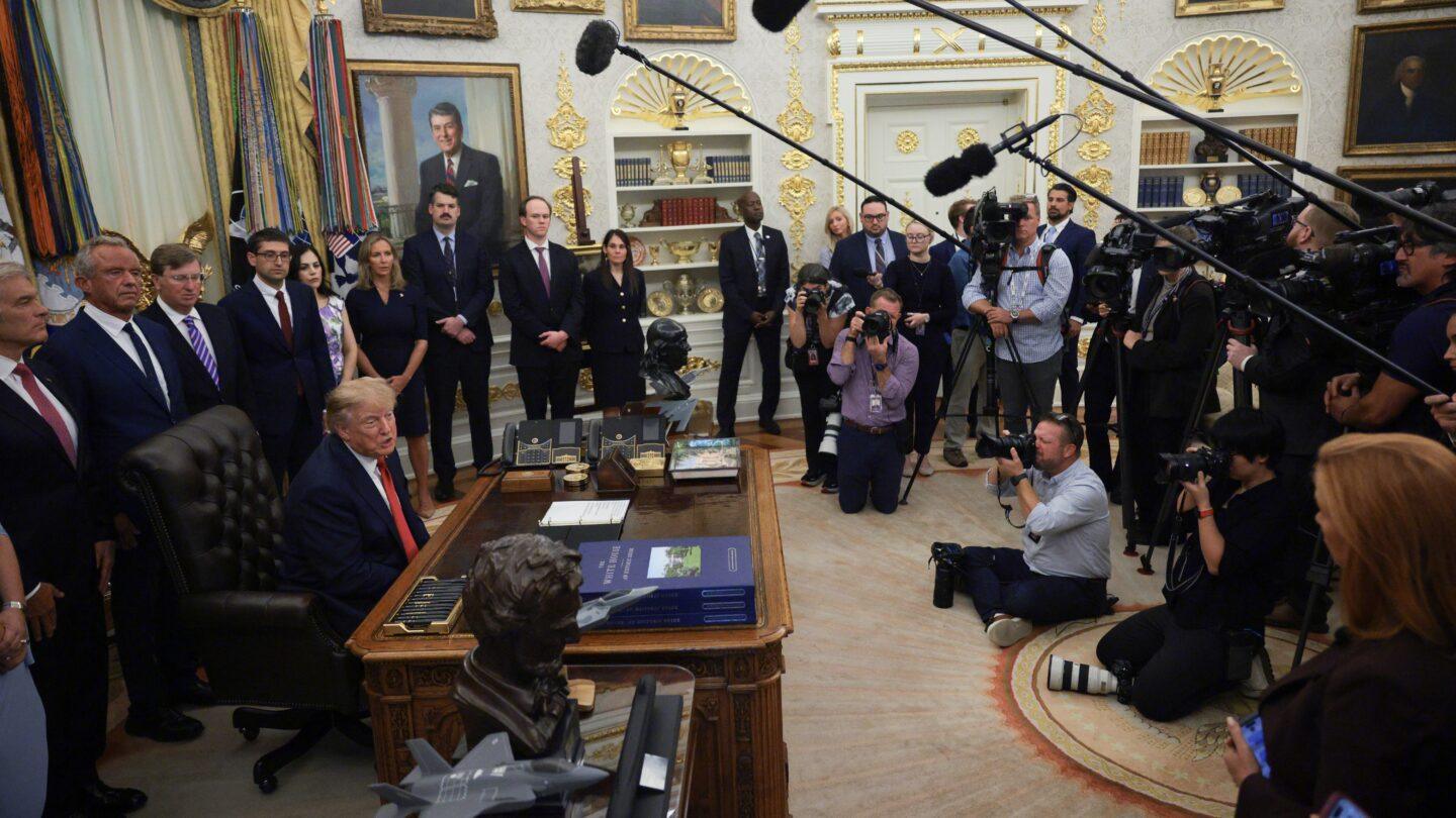 Konferencja prasowa Donalda Trumpa w Gabinecie Owalnym. Fot. Chip Somodevilla/Getty Images