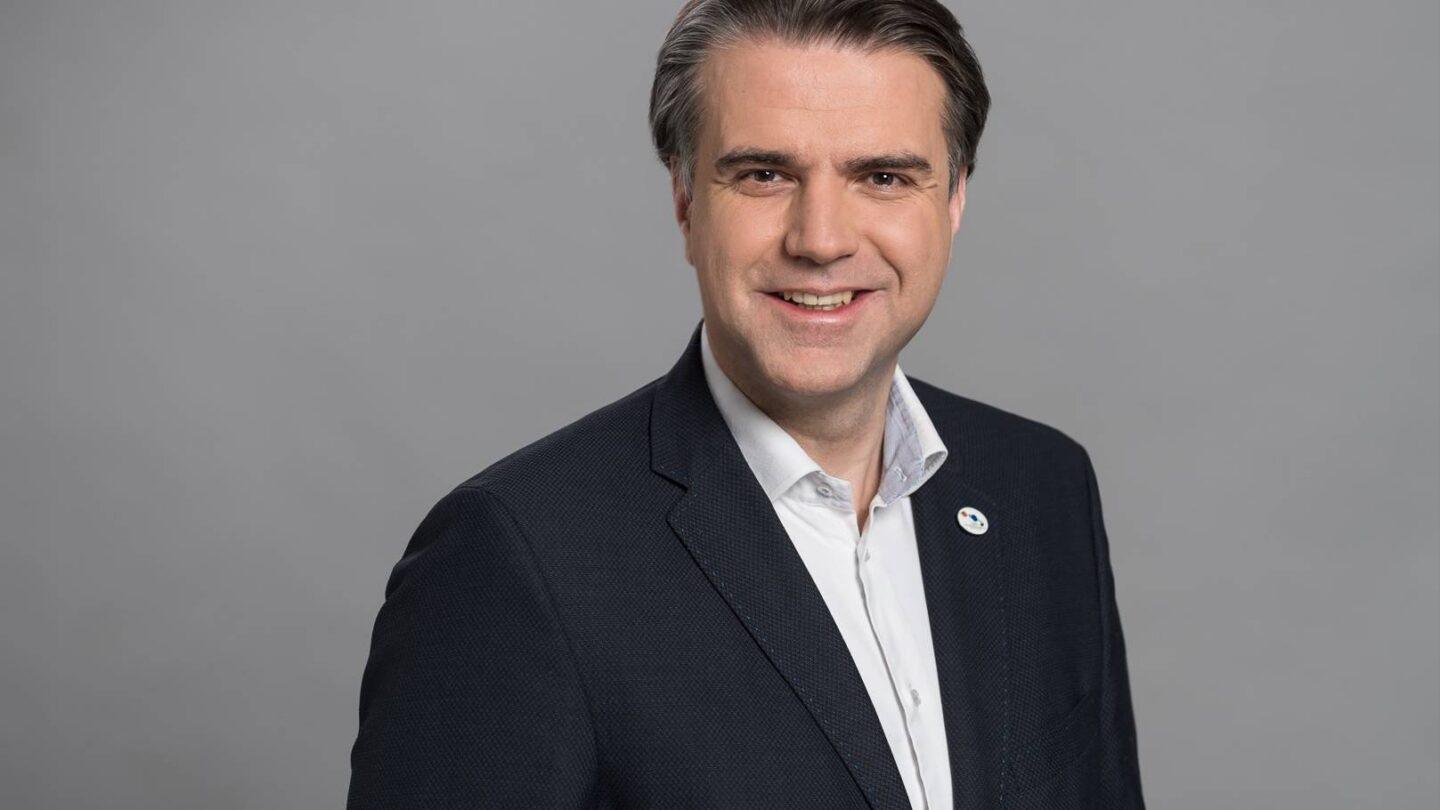 Prezes zarządu Creotech Grzegorz Brona