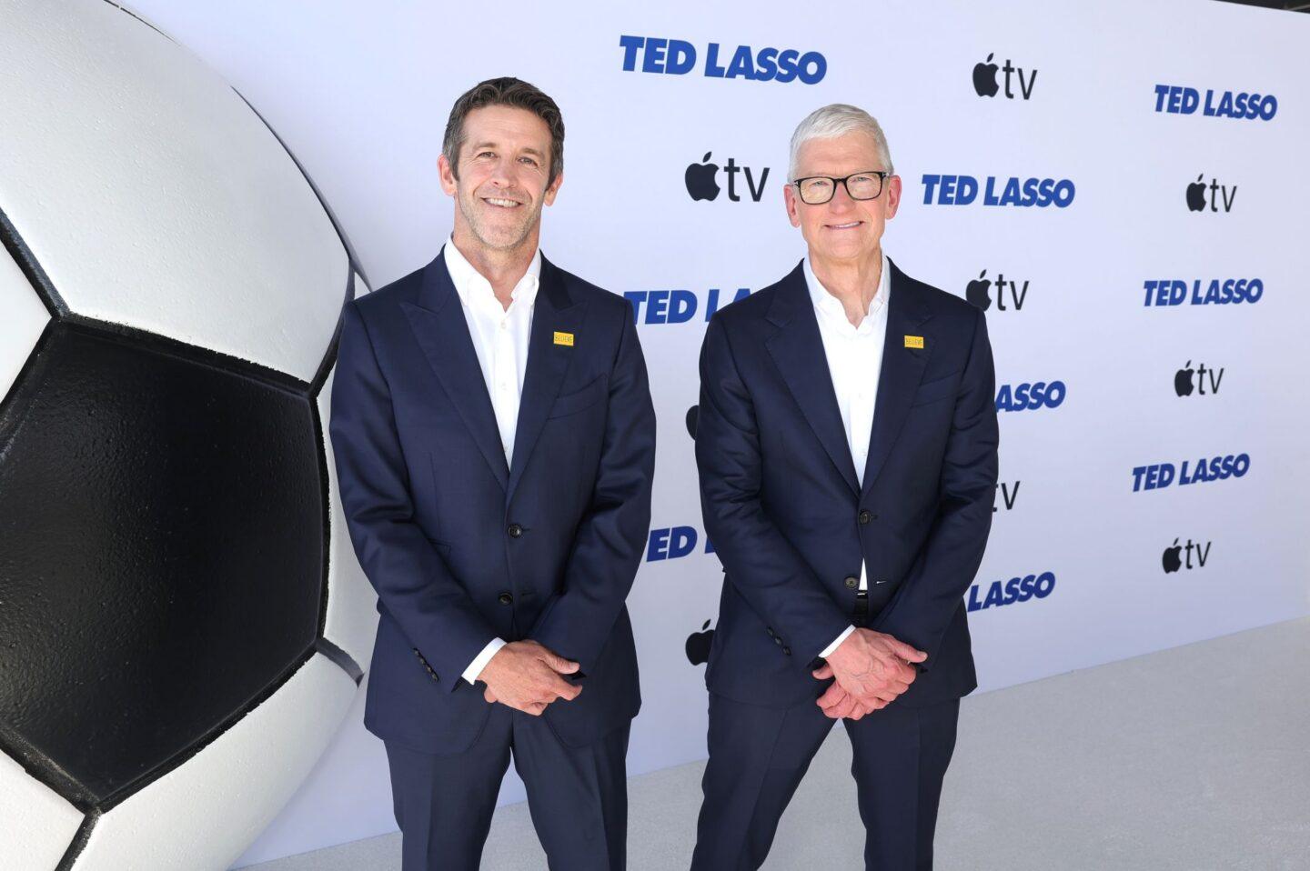 John Ternus i Tim Cook