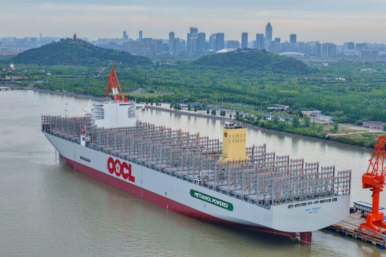 OOCL Wisdom w chińskim Nantongu
