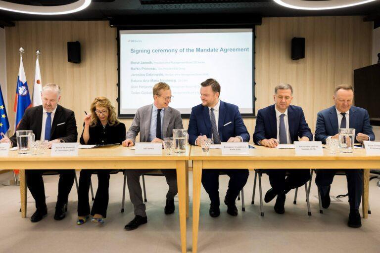 Podpisanie dokumentu o powołaniu 3SII FoF. Na zdjęciu od lewej: Alan Herjavec (HBOR), Raluca-Ana-Maria Nicolescu (BID), Borut Jamnik (SID), Marko Primorac (grupa EBI), Tadas Gudaitis (ILTE) oraz Jarosław Dąbrowski (BGK)