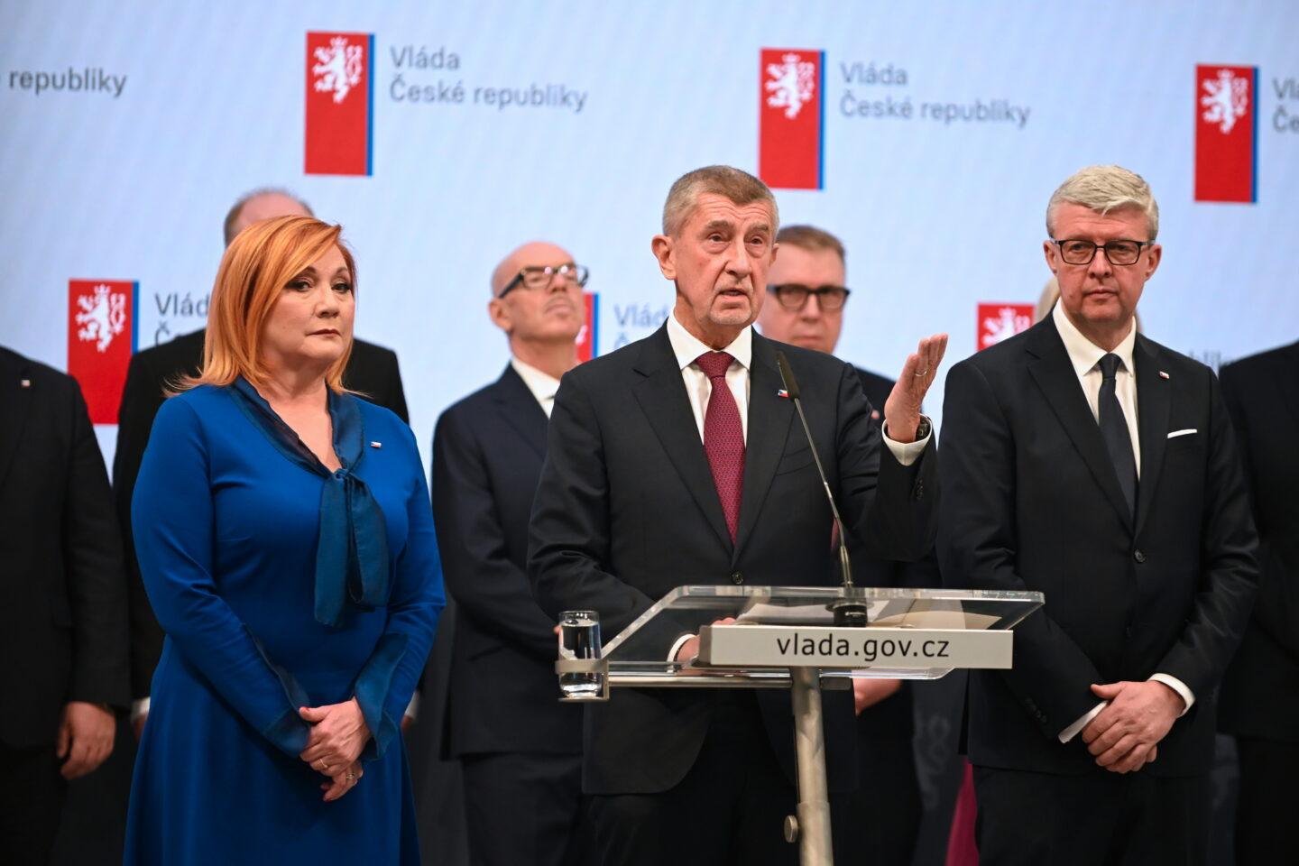 Premier Czech Andrej Babiš oraz jego ministrowie: finansów Alena Schillerová oraz przemysłu i handlu Karel Havlíček.