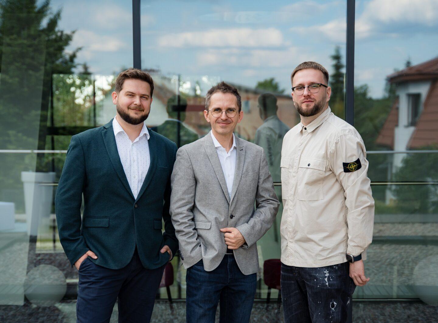 Szefowie Hard2beat: Maciej Frankowicz, Maciej Zawadziński i Konrad Trzyna (od lewej) celują w tworzenie funduszu, który nie tylko poszuka ciekawych, polskich deep techów, ale także mocno rozwinie się w całym regionie