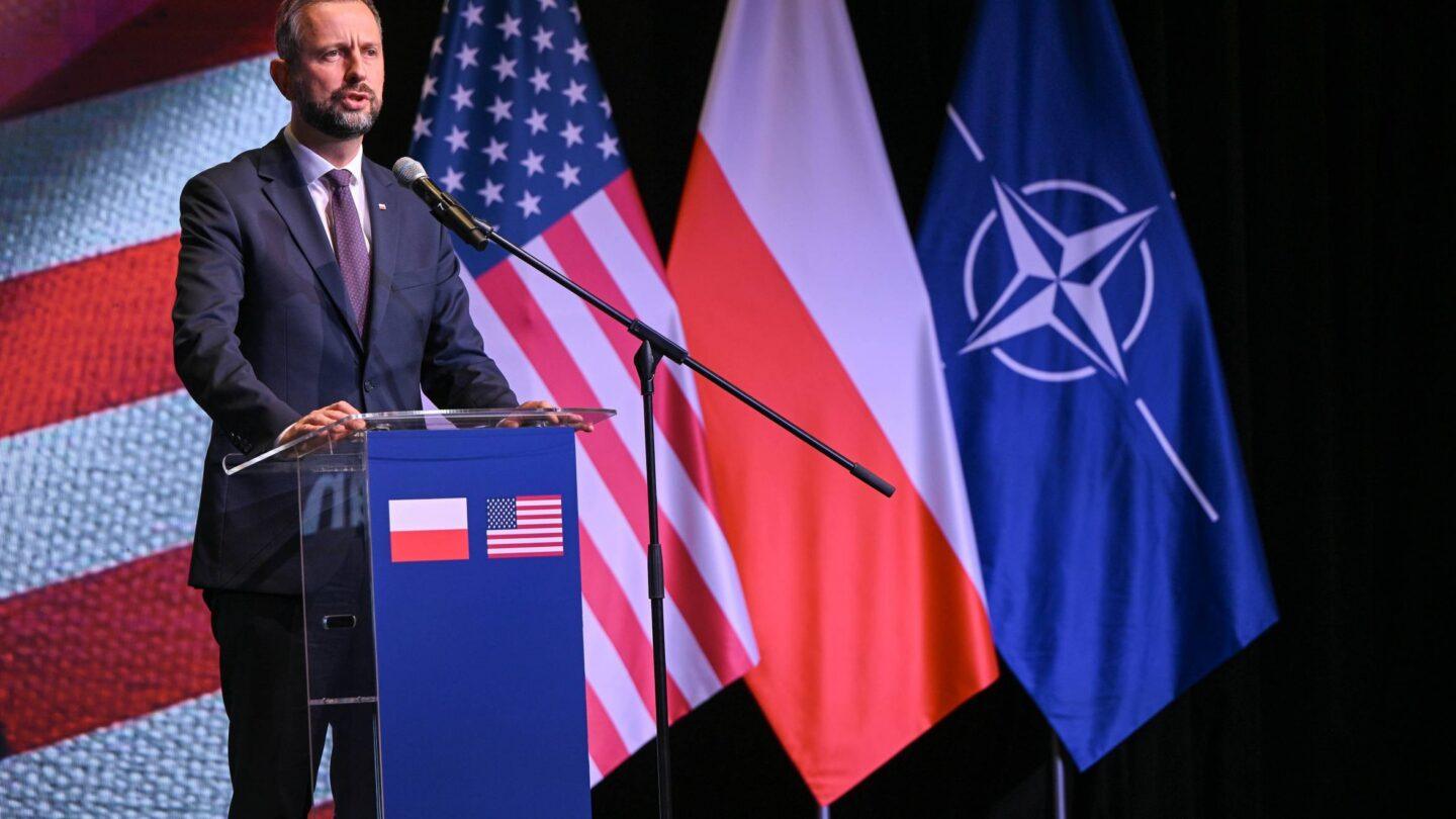 Wicepremier, minister obrony narodowej Władysław Kosiniak-Kamysz podczas podpisania umów dotyczących Foreign Military Financing
