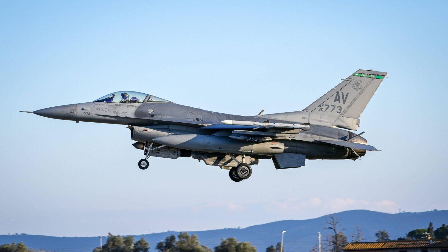Myśliwiec General Dynamics F-16C Fighting Falcon należący do Sił Powietrznych Stanów Zjednoczonych. Fot. Gianluca Vannicelli / ipa-agency Dostawca: PAP/PA