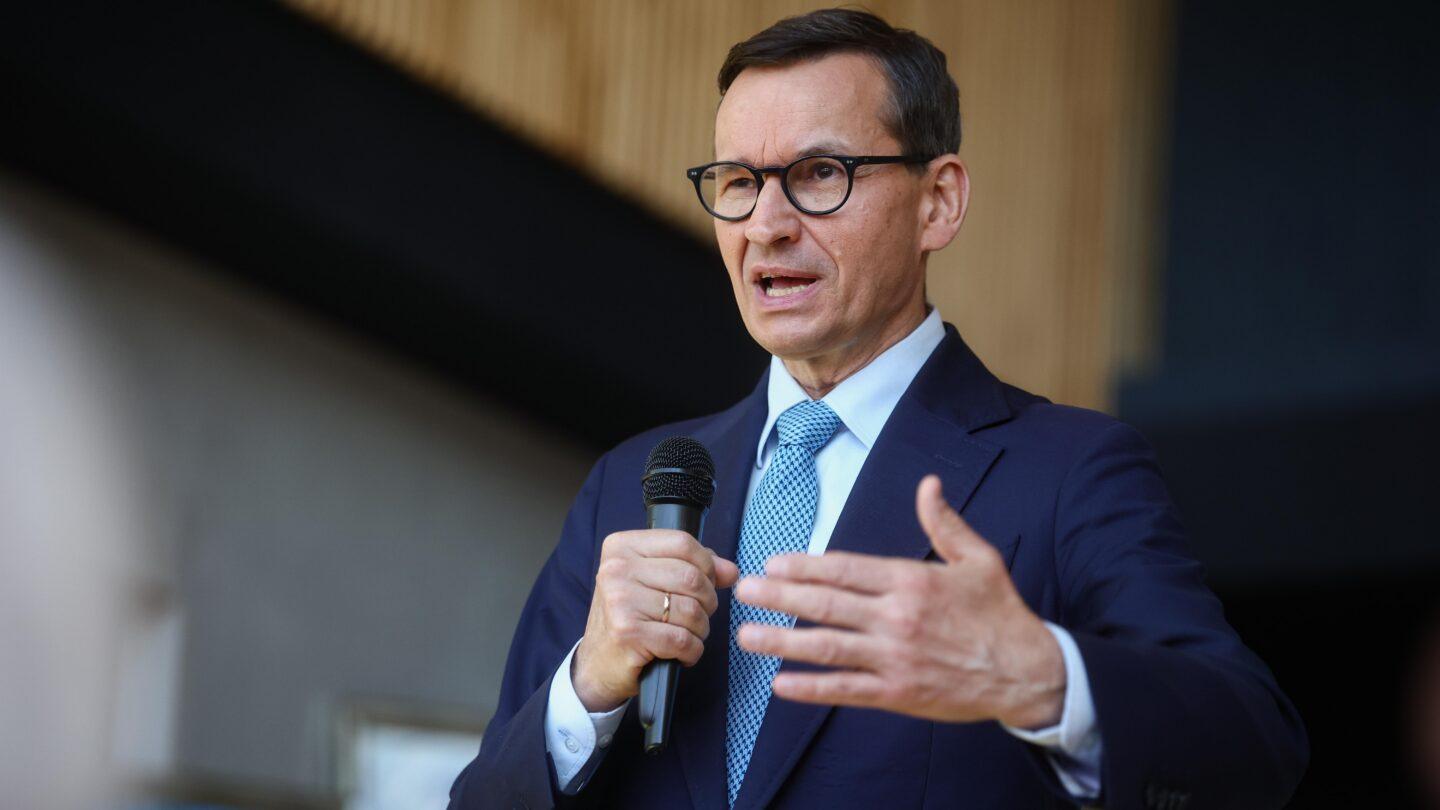 Szef stowarzyszenia Rozwój Plus i były premier Mateusz Morawiecki w Trzebinie. Fot. PAP/Łukasz Gągulski