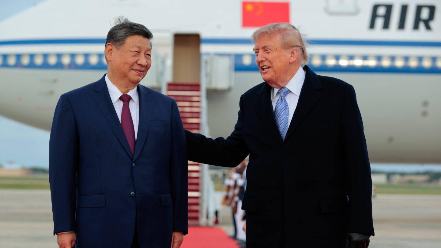 hiński dyktator Xi Jinping (z lewej) i prezydent USA Donald Trump