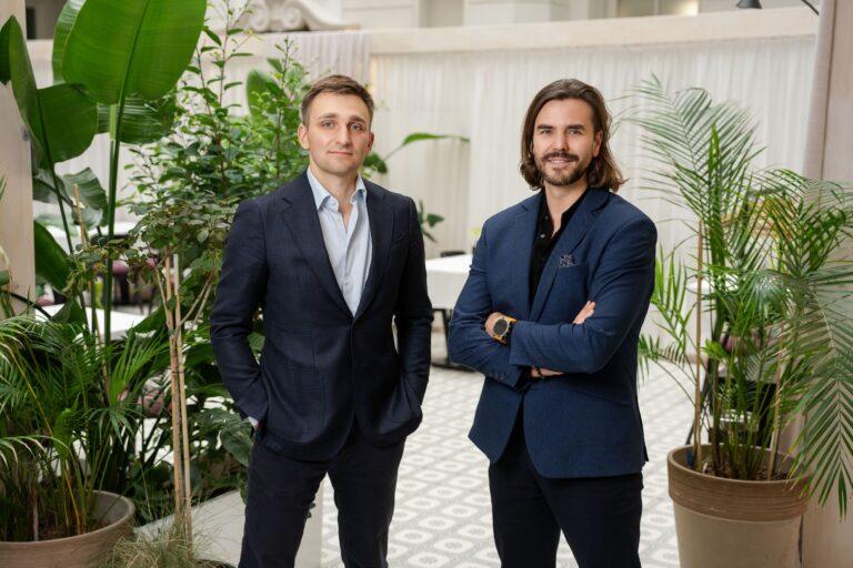 Od lewej: Grzegorz Kożuchowski (prezes i współzałożyciel GoPOS) oraz Daniel Dąbrowski (dyrektor inwestycyjny w Spire Capital Partners)