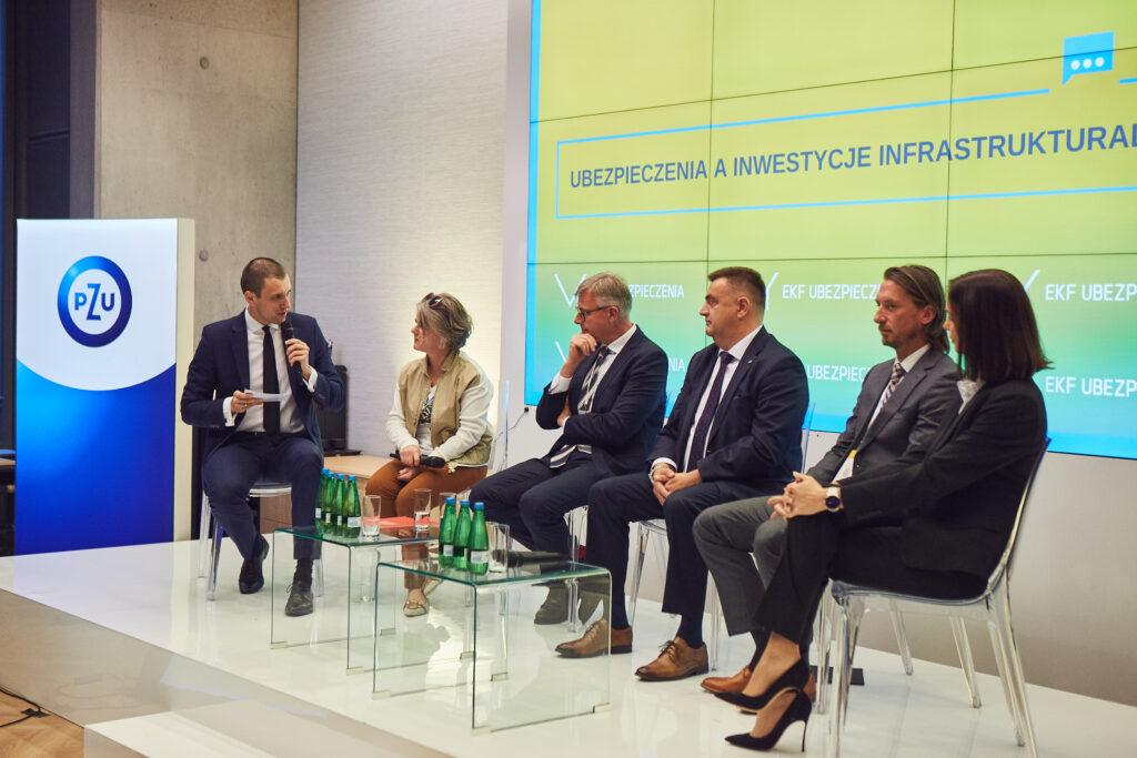 Uczestnicy panelu o inwestycjach podczas konferencji EKF Ubezpieczenia
