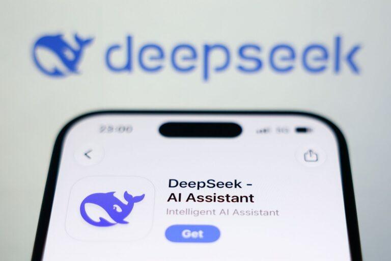 Aplikacja DeepSeek na smartfonie