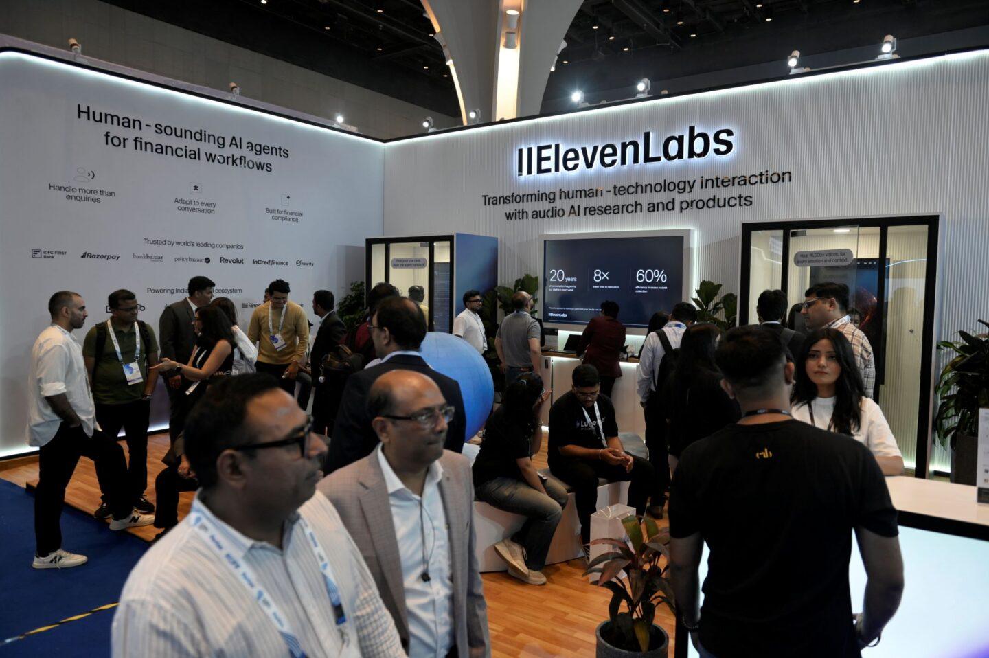 Stanowisko ElevenLabs na targach w Indiach