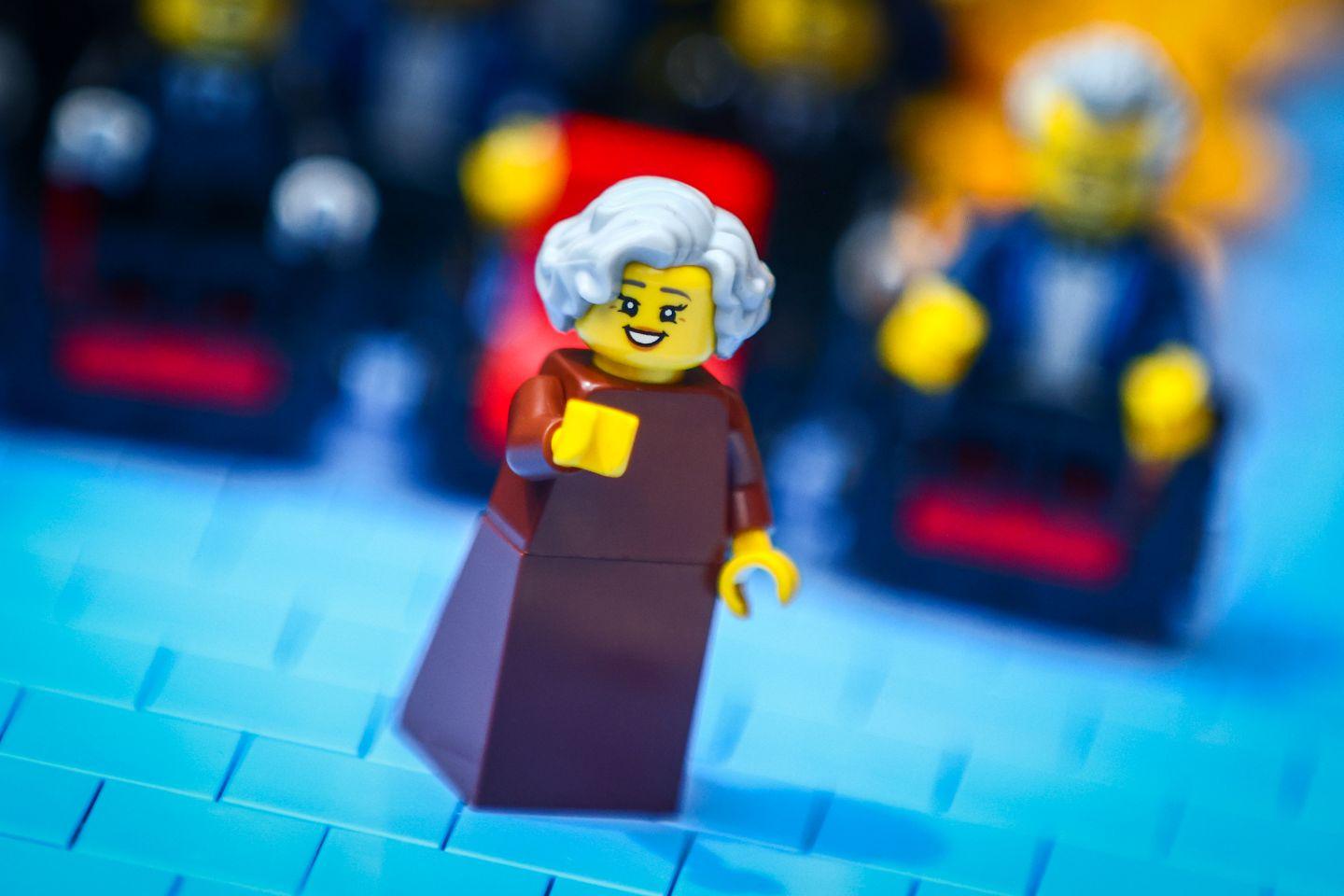 Lego, zestaw upamiętniający ceremonię wręczenia Nagrody Nobla Wisławie Szybmorskiej.