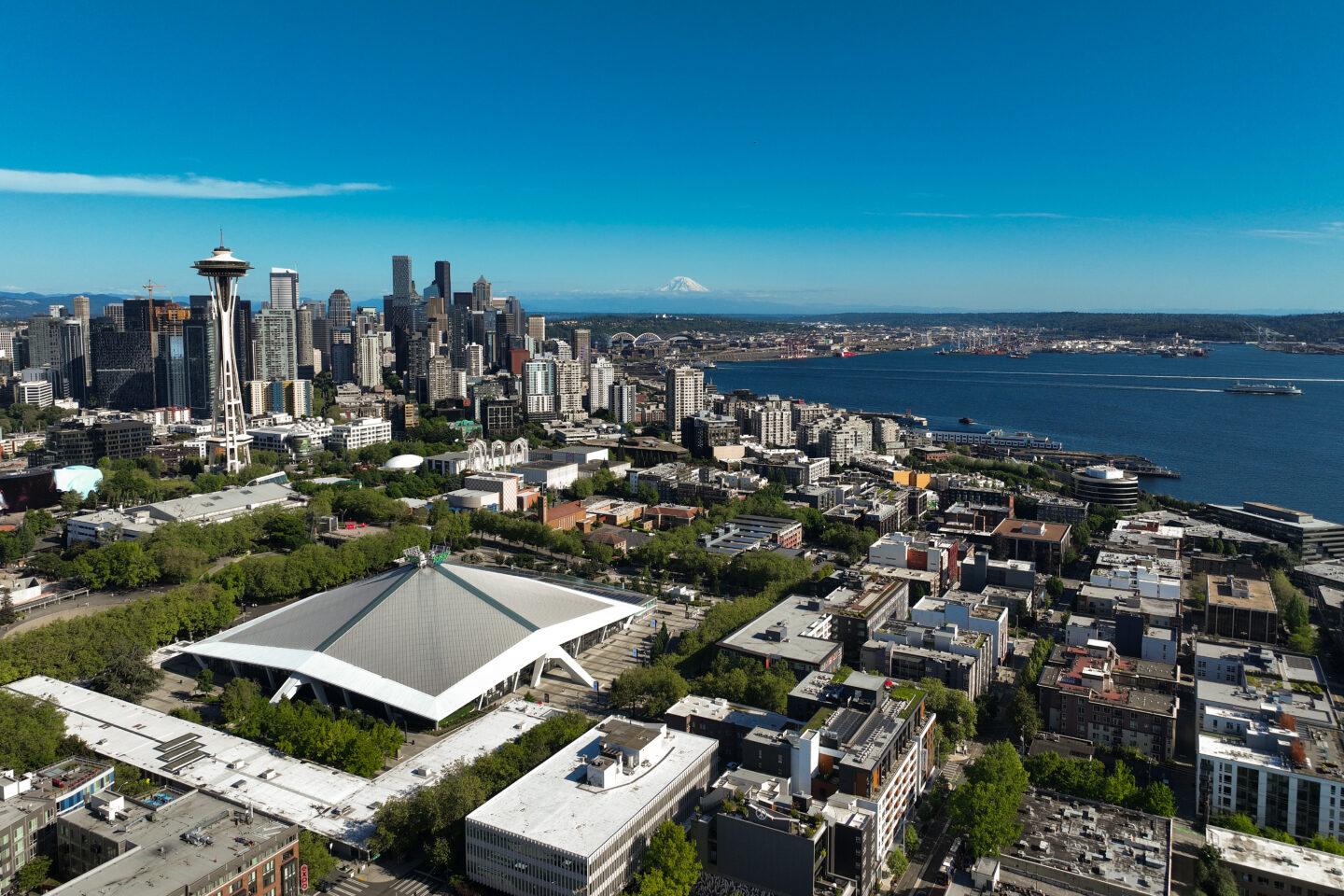 Panorama Seattle i dach Climate Pledge Arena