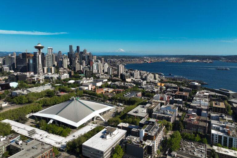 Panorama Seattle i dach Climate Pledge Arena