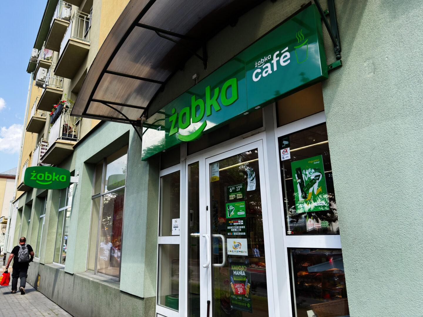 Oferta gastronomiczna obecna jest we wszystkich sklepach Żabka, których w Polsce jest już ponad 13 000/fot. gettyimages