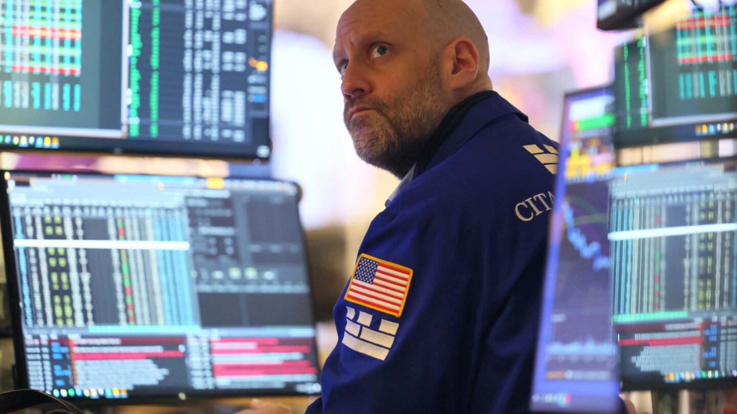Trader na parkiecie New York Stock Exchange