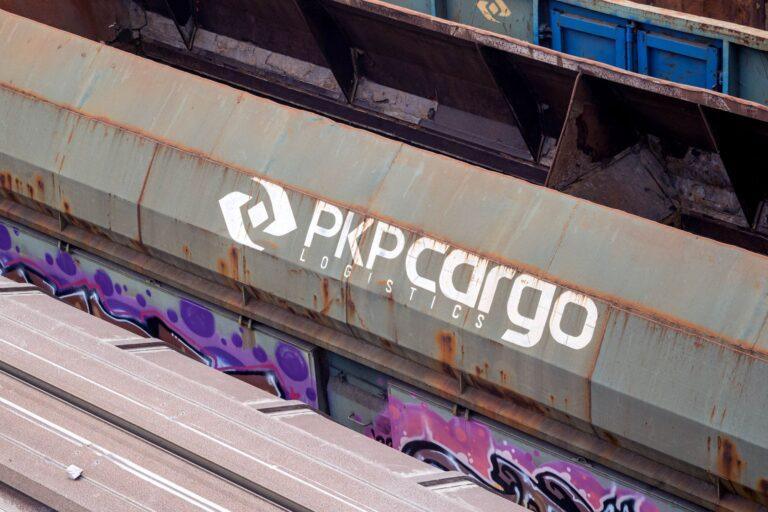 Wagon z logo PKP Cargo