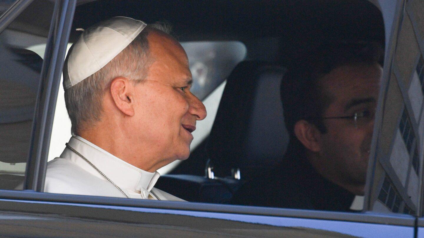 Papież Leon XIV w drodze do szpitala, 13.10.2026 r. Fot. Isabella Bonotto / Anadolu/ABACAPRESS.COM Dostawca: PAP/Abaca