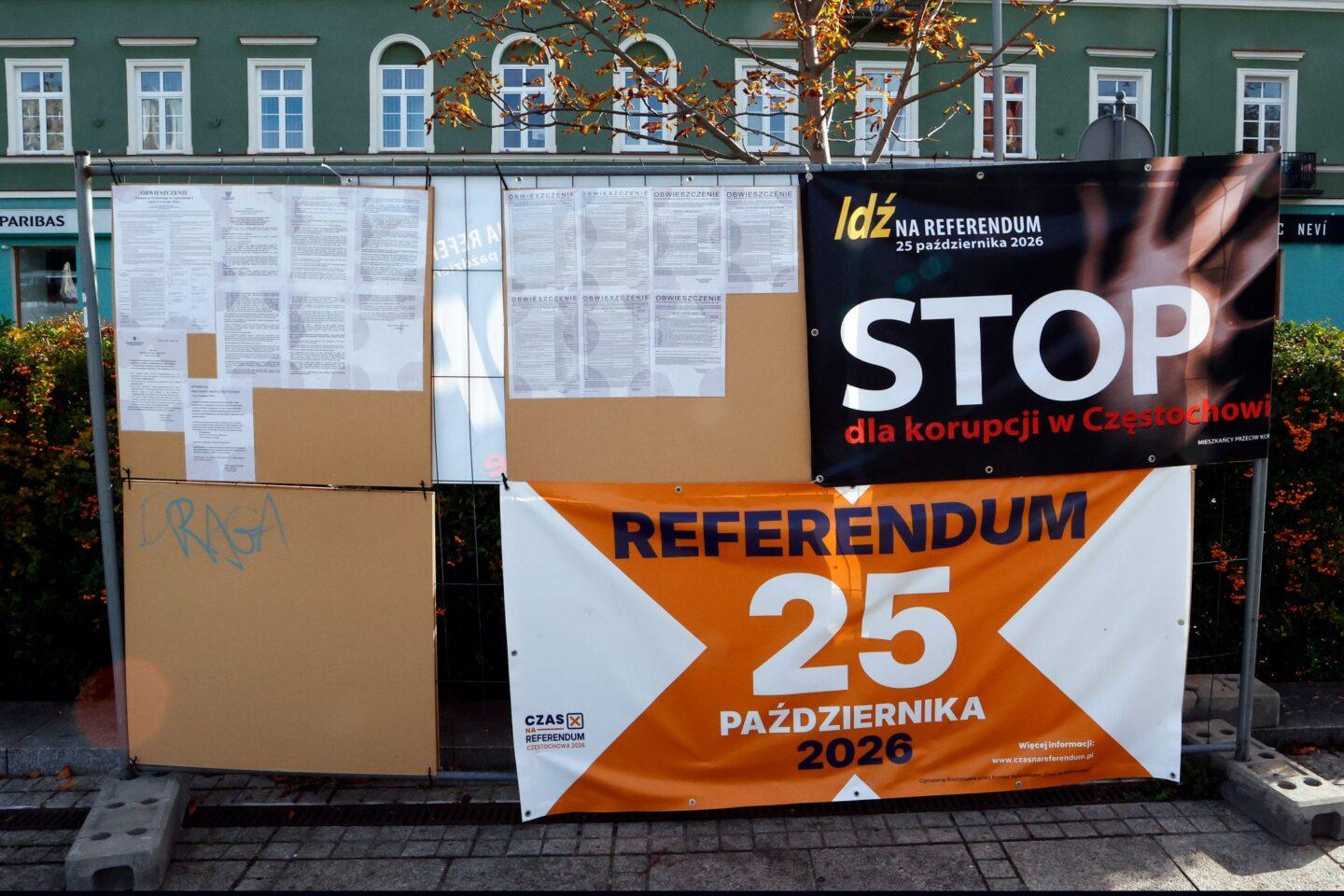 Bannery przed referendum w Częstochowie